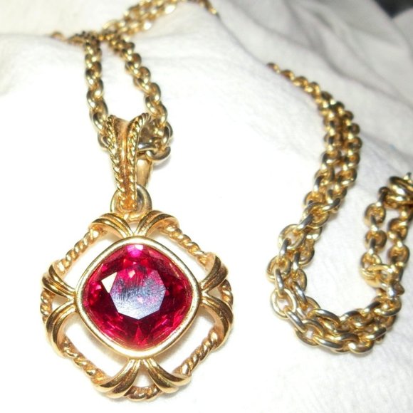 Swarovski Jewelry - Faceted SWAROVSKI Vintage Pendant w/VTG GP Neck Chain Link